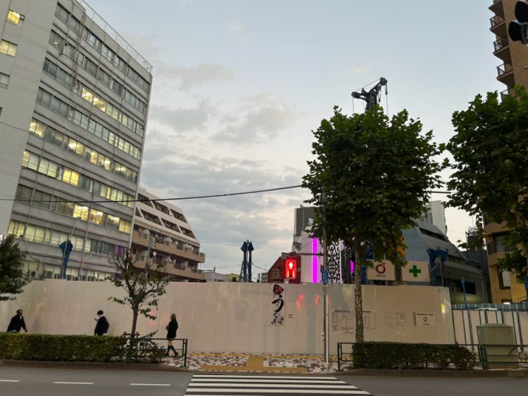 大塚駅前のシンボルだった「大塚バッティングセンター」跡地。マンションが建つと見られる