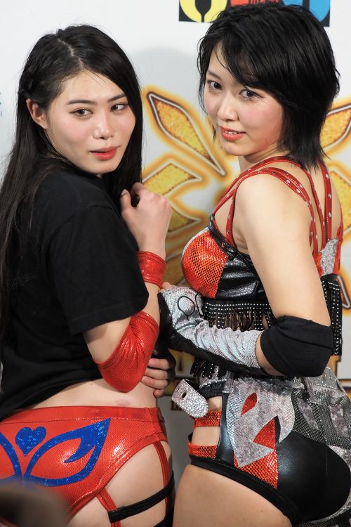 同大会でデビューした事務所の後輩・橘渚とグラドルの表情に (撮影:吉澤直哉)