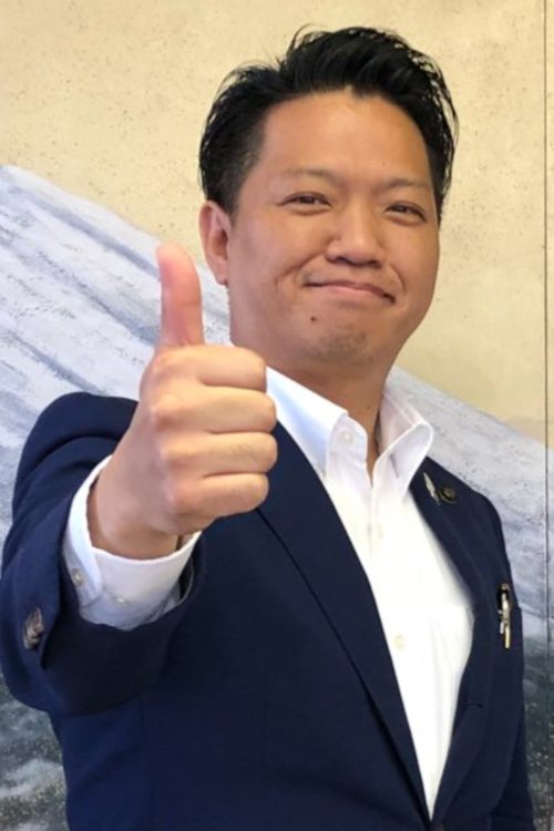会見では不倫関係があったと認めた(Xより)