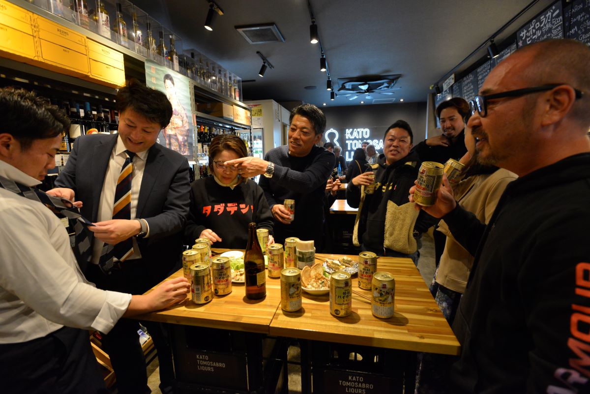 老若男女、先輩後輩･･･初めての客もすぐに仲間のように馴染む
