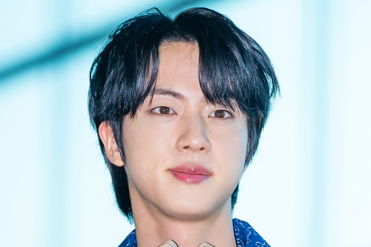 特別セーフ BTSジンに“奇襲キス”50代日本人ファンに出頭要請 韓国当局が K-POP・アジア