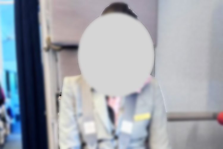 中国の大手SNSでCAを盗撮したと思われる画像が投稿されていた(Xより、提供:@Parsonalsecret。編集部で画像全体を加工)