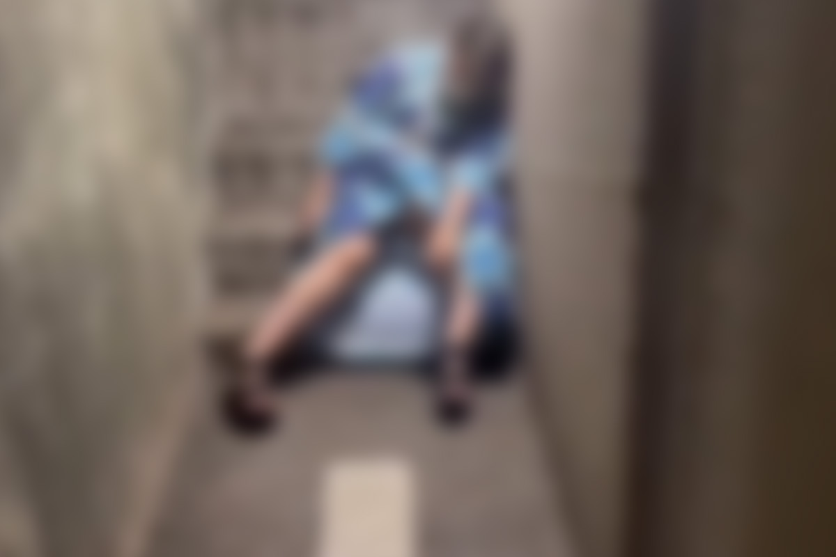 歌舞伎町　泥酔 真夜中の歌舞伎町 、路上でスヤスヤ…》無防備な日本人女性が“路上で寝ている動画”が海外メディアで物議「これが当たり前なのか」「治安がいいからね」｜NEWSポストセブン