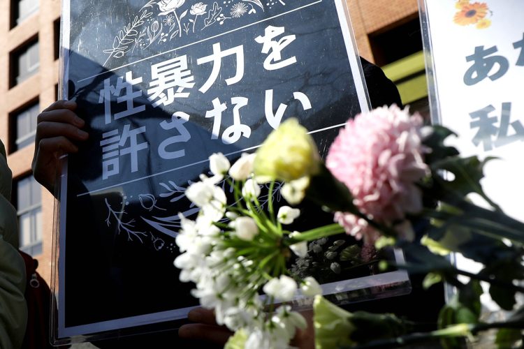 2019年・性暴力被害者に寄り添う意思を示す住民運動が「フラワーデモ」と呼ばれるようになった（時事通信フォト）