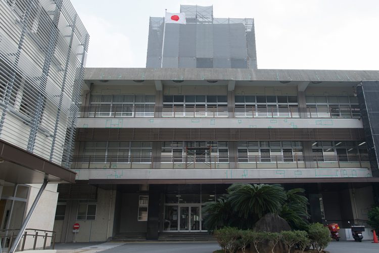 判決が行われた那覇地裁（時事通信フォト）