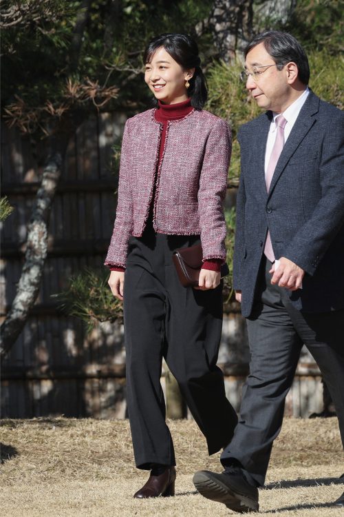眞子さんにメッセージを送られているのでは」佳子さま（30）の