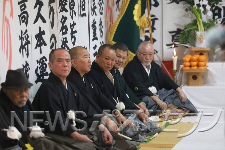 会場には張り詰めた空気が流れる