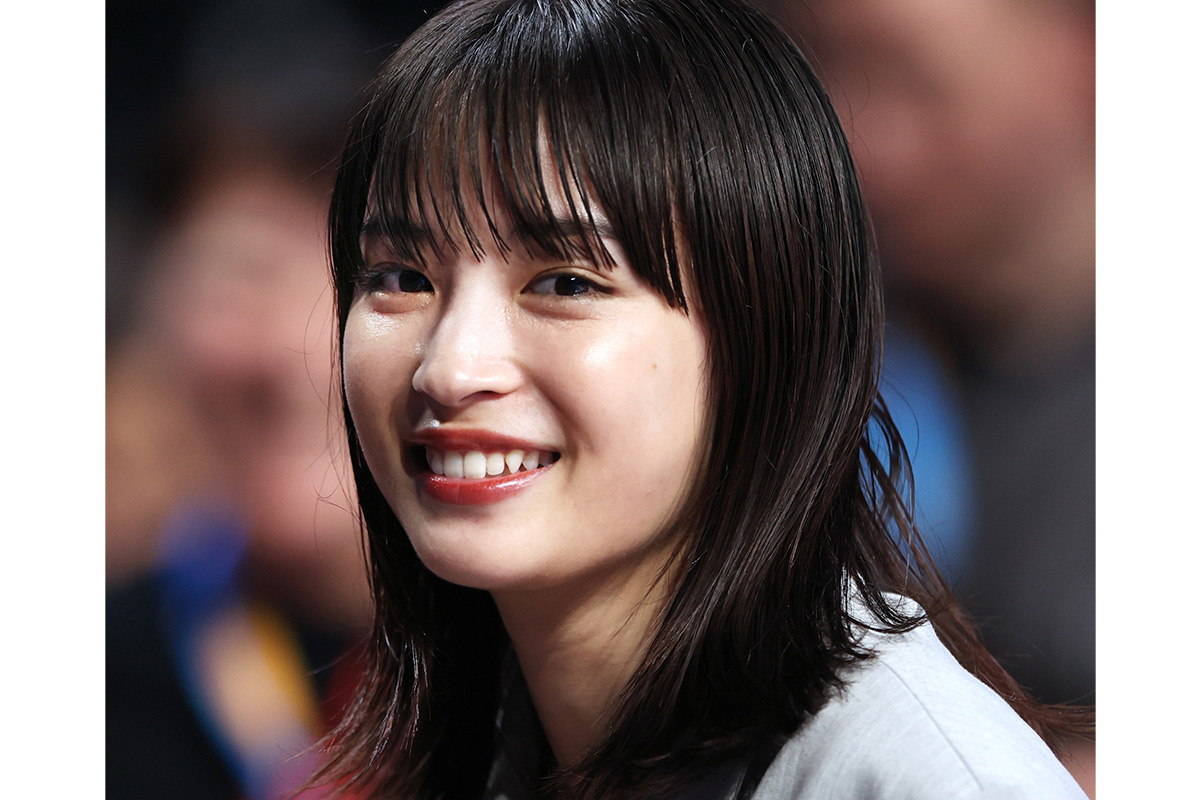 写真】《女優・広瀬すずと交際相手が破局》金色ペアリング熱愛