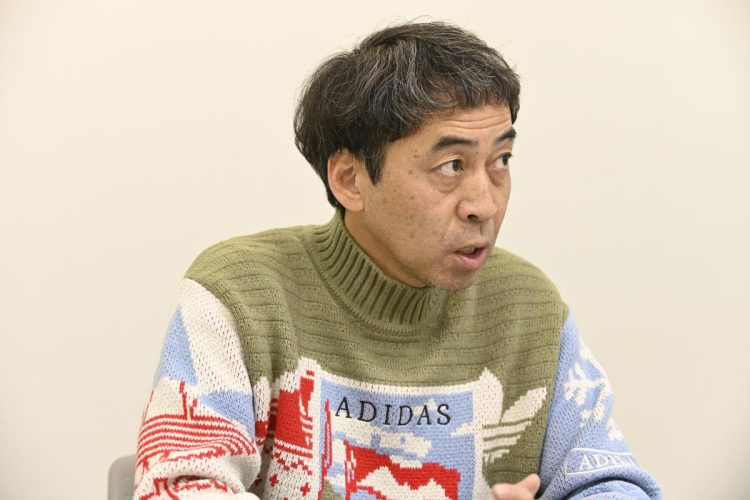 真剣な眼差しで語るペナルティ・ワッキー（撮影・山口京和）