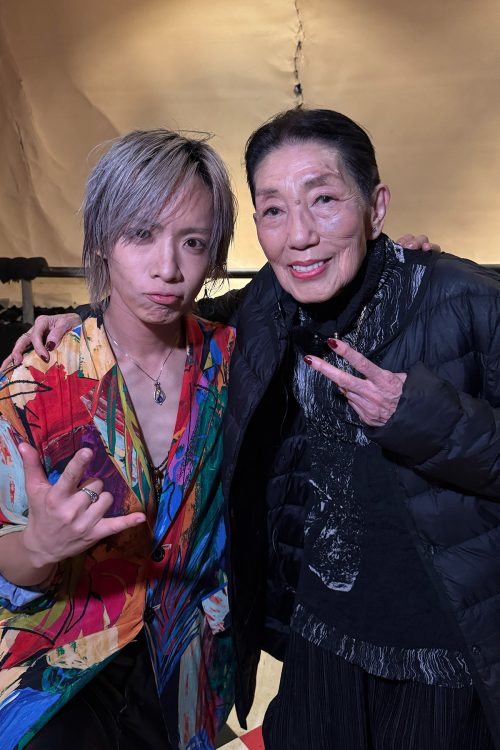 今イチオシのギタリスト・ヒロトとツーショット