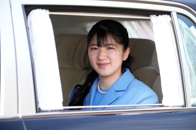 船体の色と合わせて、ブルーのスーツで進水式に臨まれた（2025年3月、神奈川県横浜市 写真／JMPA）