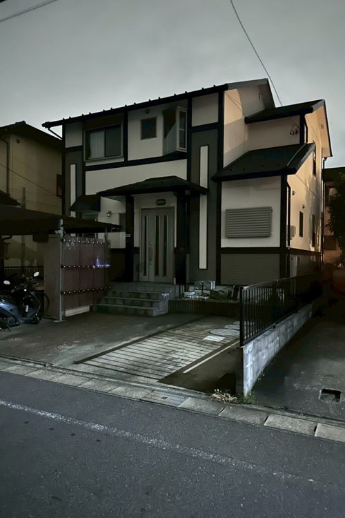 自宅で江崎容疑者の父親が発見したという