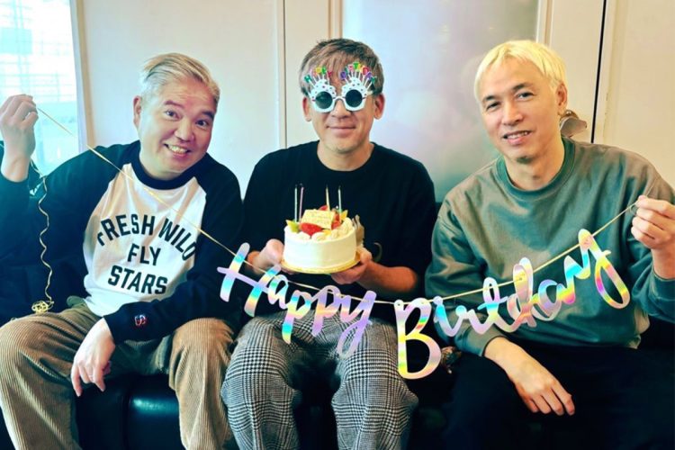 先月はFUMIYAの誕生日をメンバーで祝う投稿も（Xより）
