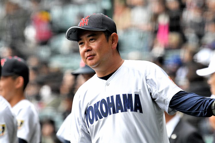 自身も横浜OBの村田浩明・監督（撮影／杉原照夫）