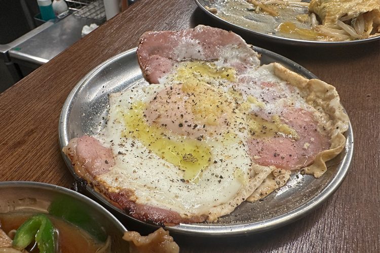 「ハムエッグ」（550円）