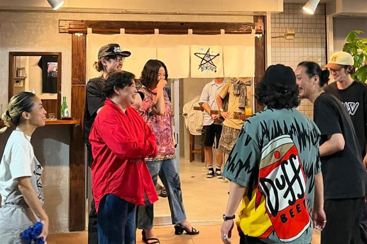 ファッション関係者を中心とした社交場になっている