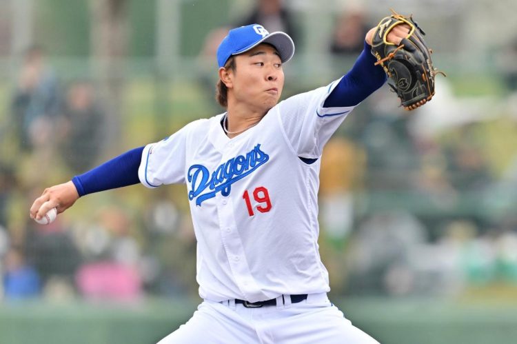 開幕投手を務めたエース高橋宏斗の活躍が待たれる（時事通信フォト）