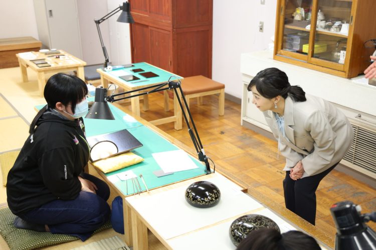 お話を伺う佳子さま（2025年4月、石川県・輪島市。撮影／JMPA）