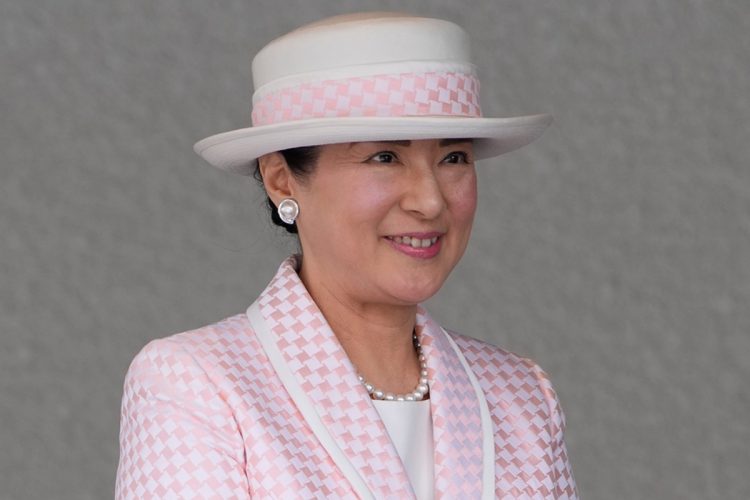 新調した桜色のスーツをお召しになる雅子さま（2025年4月、大阪府・大阪市。撮影／JMPA）