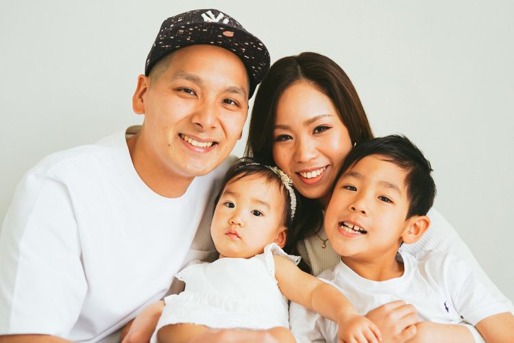 杉山夫妻と2人の子どもたち