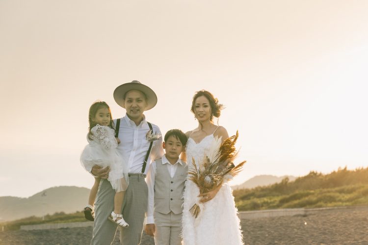 杉山夫妻と2人の子どもたち