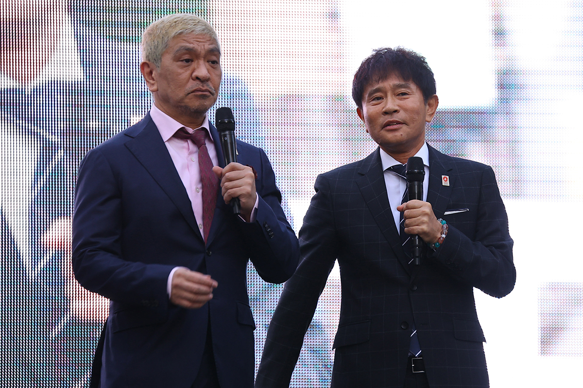 写真】ダウンタウン・浜田雅功「復活の舞台」で松本人志が 写真】ダウンタウン・浜田雅功「復活の舞台」で松本人志が