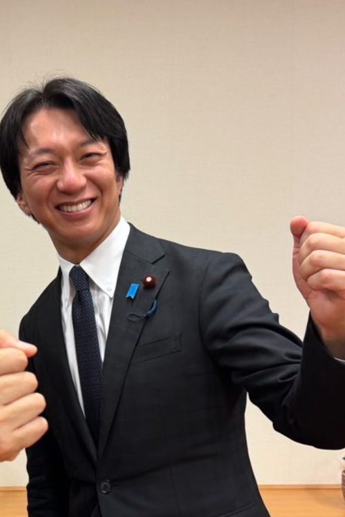 公式ホームページに「ご報告とお詫び」と題した文章を掲載（HPより）