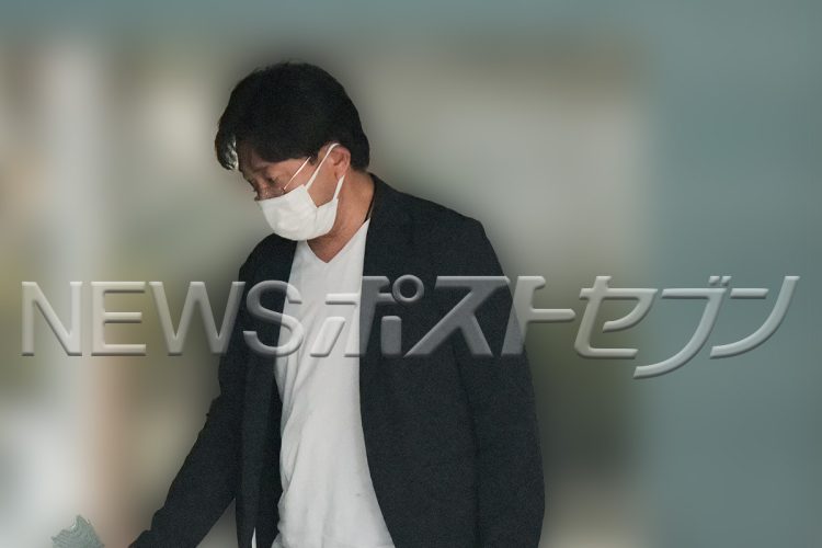 この日はジャケット姿だった