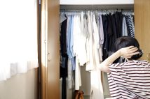 「服を減らすことと、女性らしさを保つことは両立できる!」 元浪費家のミニマリストが手持ちの服を「200着→20着」に減らしてわかった驚きの効果
