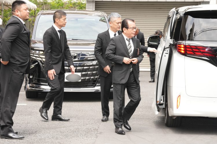 小林四代目が姿を見せ、現場には驚きの声