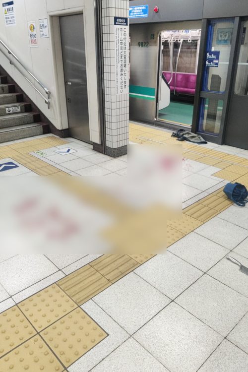 ホームには結婚が見えたという（読者提供）