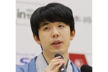 藤井聡太名人(時事通信フォト)