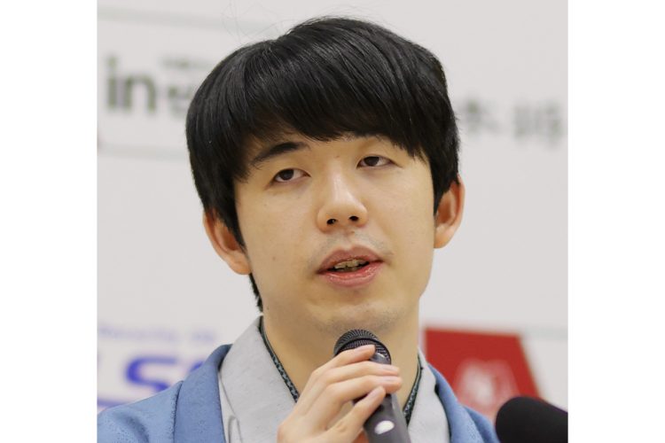 藤井聡太名人（時事通信フォト）