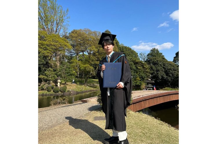 東大卒業時の米利休氏 (Instagramより)