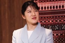 万博初日、愛子さまは爽やかな水色のセットアップで視察された(2025年5月9日、撮影/JMPA)