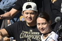 母の日に家族写真を公開した大谷翔平(写真/共同通信社)