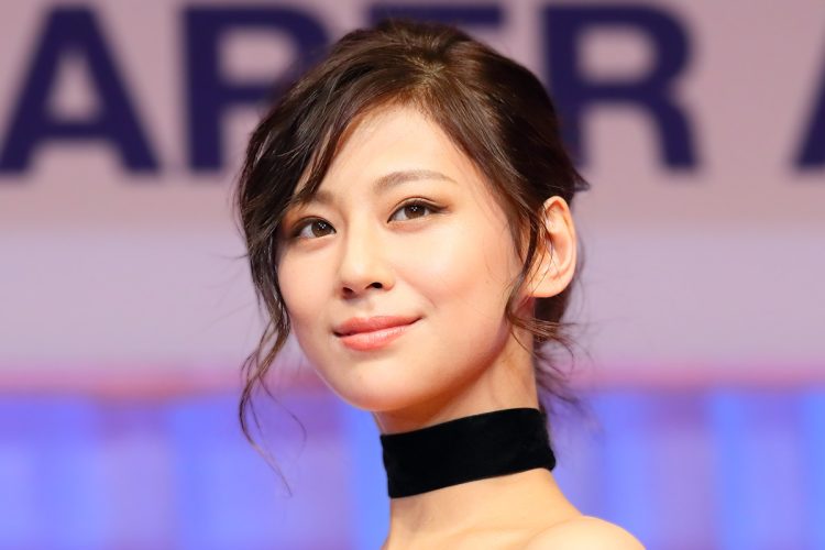 西内まりやがSNSで芸能界引退を発表した（Aflo）