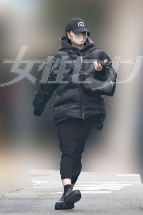 菊池の自宅マンションを訪れた白石（2025年1月）