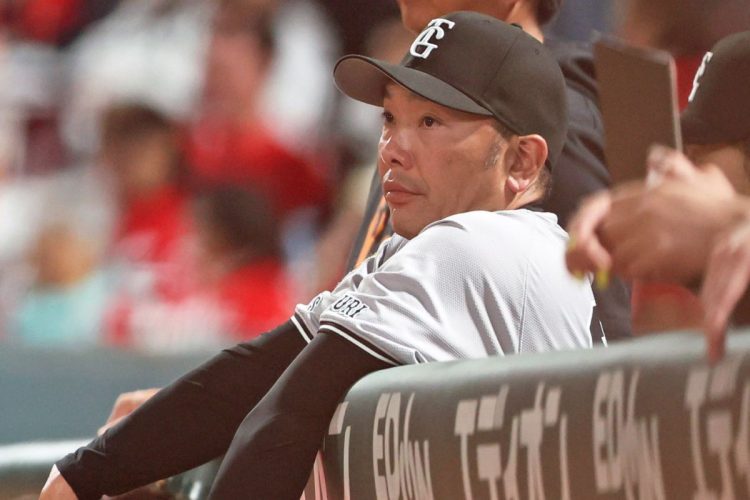 連敗に肩を落とす阿部監督