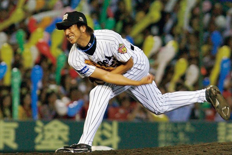 2005年【岡田第一政権と鉄壁の「JFK」】岡田監督が“勝利の方程式”として抜擢したジェフ・ウィリアムス、藤川球児、久保田智之の「JFK」はリーグトップの防御率を誇った(時事通信フォト)