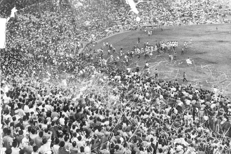 1962年【2リーグ制成立後、初のセ・リーグ優勝】前年に球団名を阪神タイガースに改称。新体制で臨んだ新シーズンは広島を6対0で下し、2リーグ制で初優勝