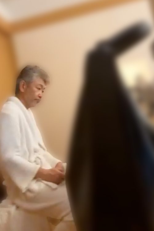“薬物性接待”の生々しい現場が動画にとらえられていた