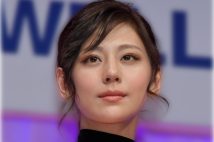 電撃引退を発表した西内まりや(時事通信)
