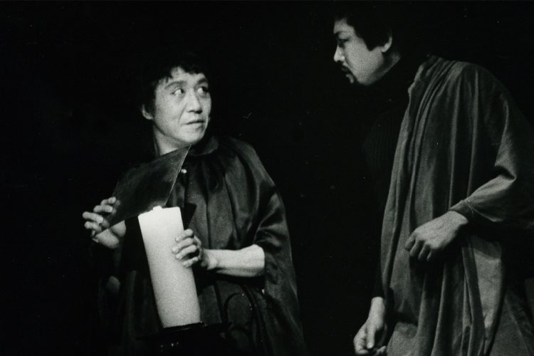 舞台「カリギュラ」(1976年)にて、小池朝雄さん(左)と北村さん