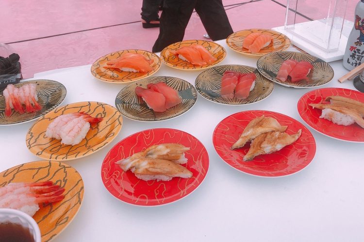 家族で回転寿司に行く時は“10皿まで”と制限が