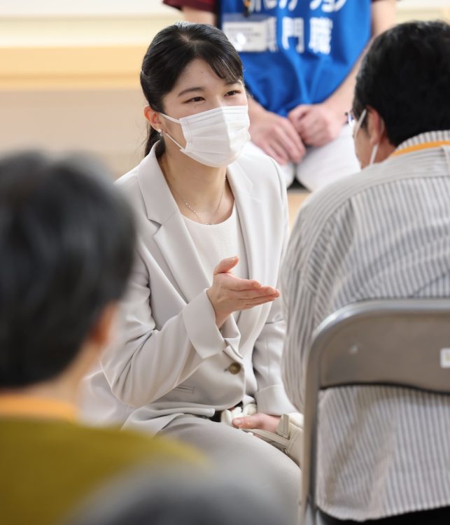 七尾市の仮設住宅「万行第2団地」の集会所をご訪問(2025年5月18日、撮影/JMPA)