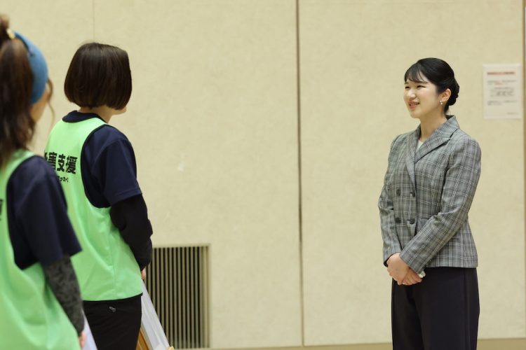 活動内容についてボランティアや支援員から説明を受けられた(2025年5月19日、撮影/JMPA)