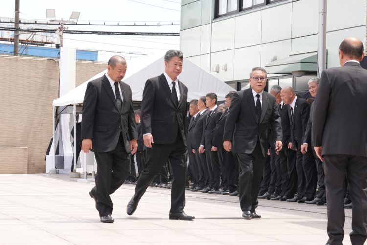 分刻みで参列者が