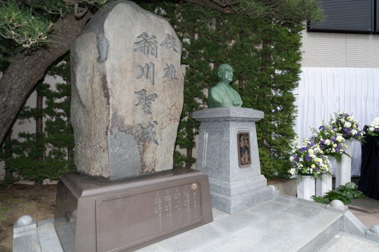 敷地内にある石碑