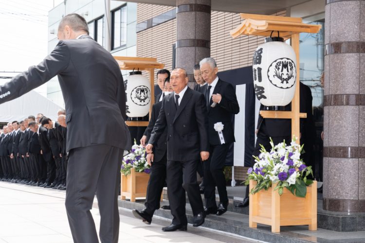 焼香を終えた司組長